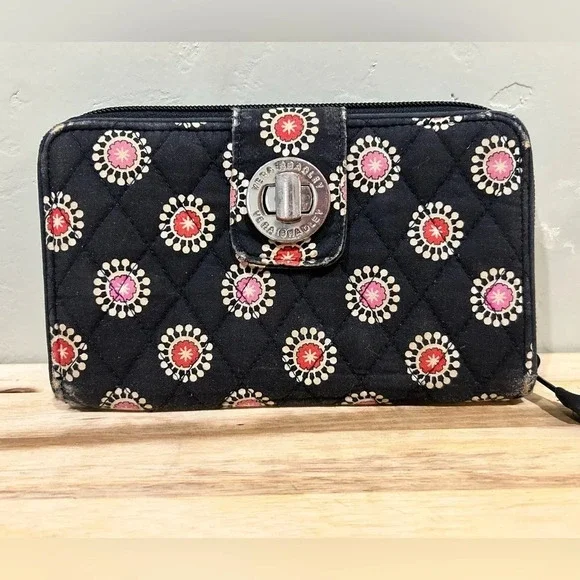 VERA BRADLEY “FLOWER SHOWER” PATTERNED WALLET. RFID. GENTLY USED. GOOD CONDITION - Picture 6 of 10